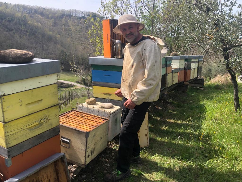 Foto 3 apicoltore - Piantiamo fiori